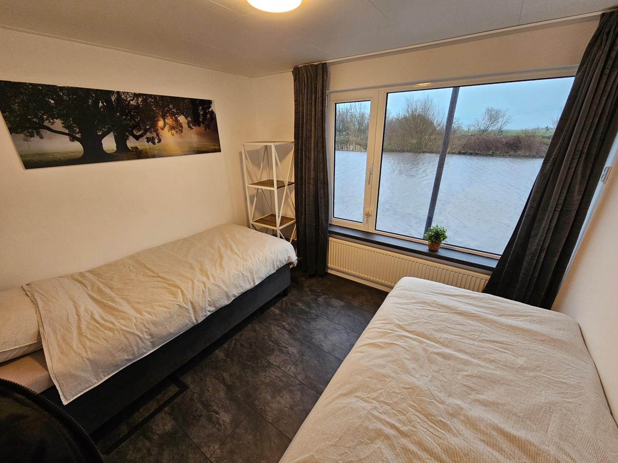 Luxe Woonboot In De Natuur Evt Met Console Bootje! Leeuwarden Exterior foto